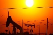 Dầu bất ngờ giảm nhẹ trước thềm cuộc họp chính thức của OPEC